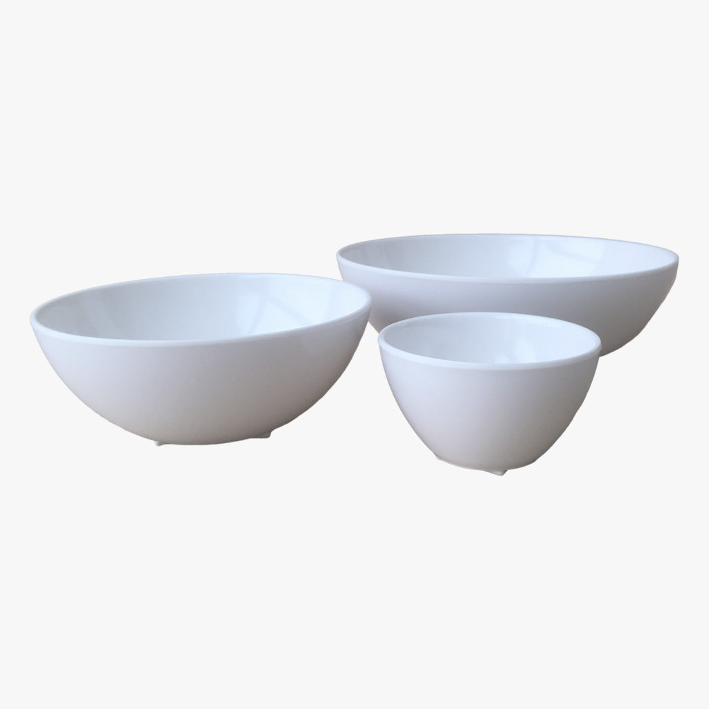 Amuse Bouche Nesting Bowl-Set 3. Front view of bowls arranged from left to right, medium bowl, small bowl, large bowl. Small bowl is in front of the large bowl. Shop decor, tabletop and serveware online at blueigloo.ca.